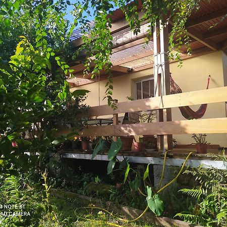 Petit Appartement Dans Une Maison Individuelle Le Tampon Bagian luar foto